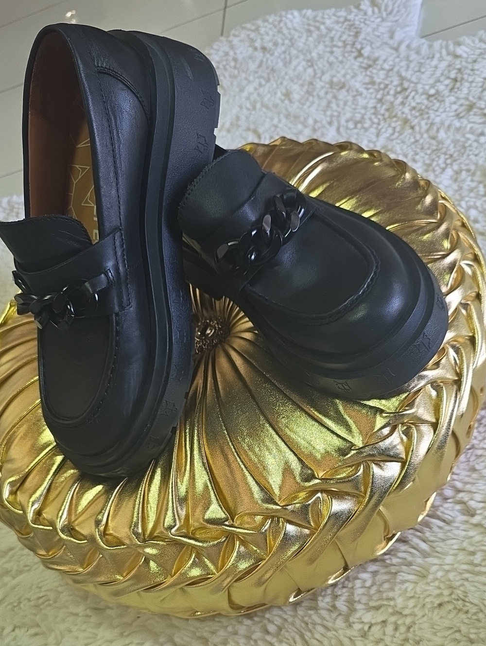 Men Shoes - Picture 2 of 4